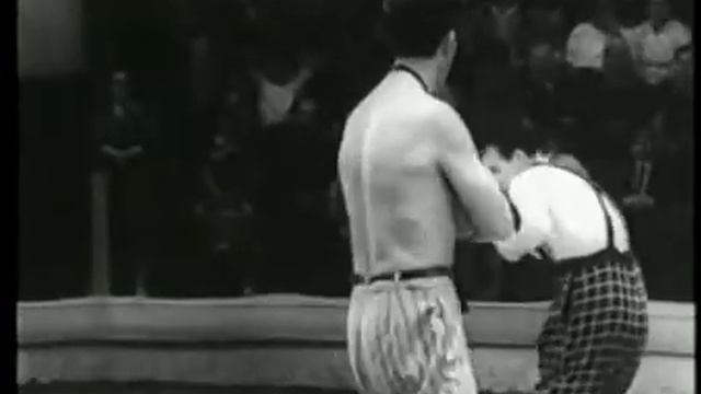 Юрий Никулин и Михаил Шуйдин. Атлеты.