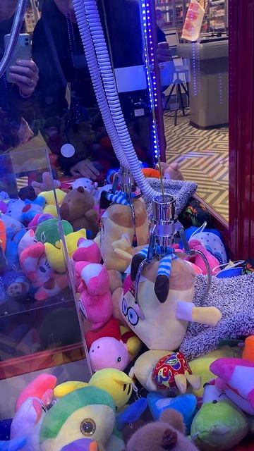 Аппарат сюрпризов хватайка из Пятёрочки😎