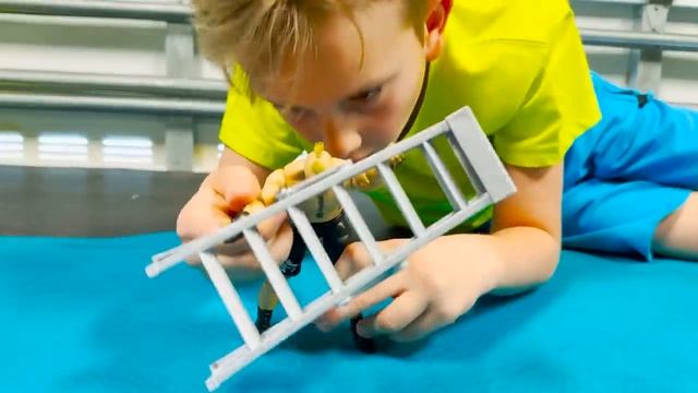 Ники и Крис - любимые истории с младшим братом