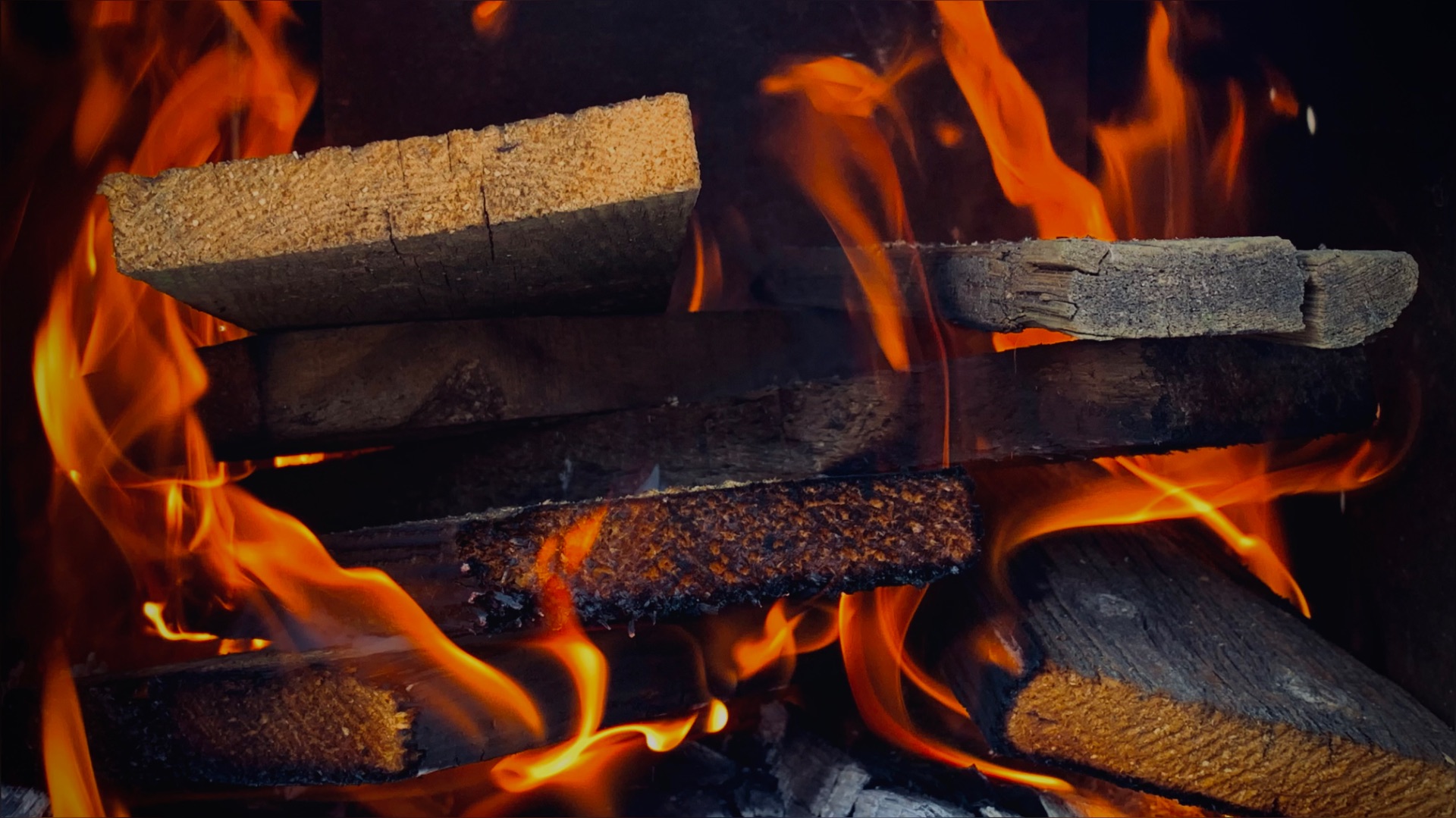 VLOG: Ремонт в парадной / Настойка ДЛЯ клубники / Топим новую печь / Апрель 2026.