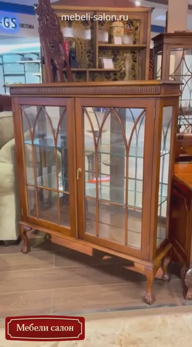 Витрина в стиле Чиппендейл МИГ632 из массива дерева от фабрики Satin Furniture (Индонезия)