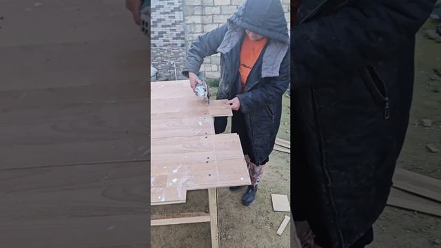 Мастерим будку для кангала, а он куда-то исчез