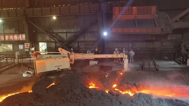 Машина для очистки желобов разливочного отделения доменной печи