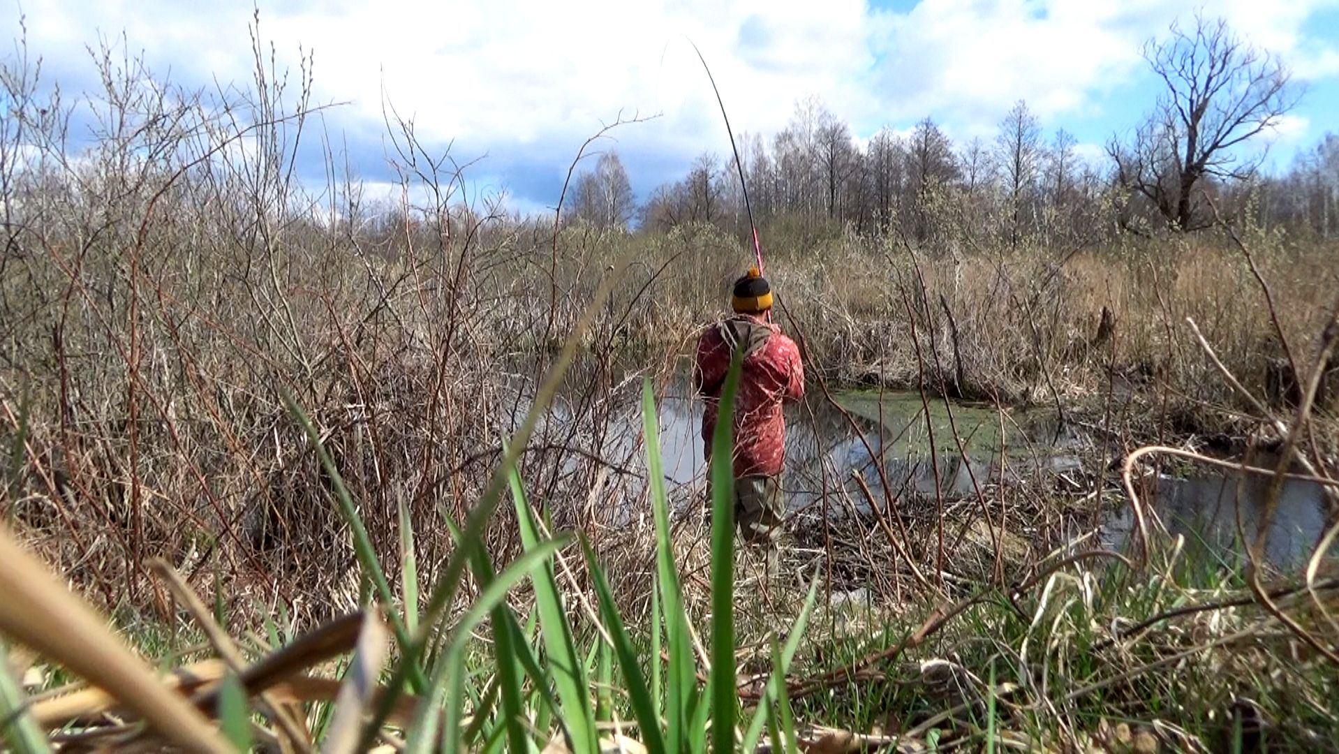 Рыбалка 13 апреля на разных прудах и ручьях и клёв карася на разных местах рано весной