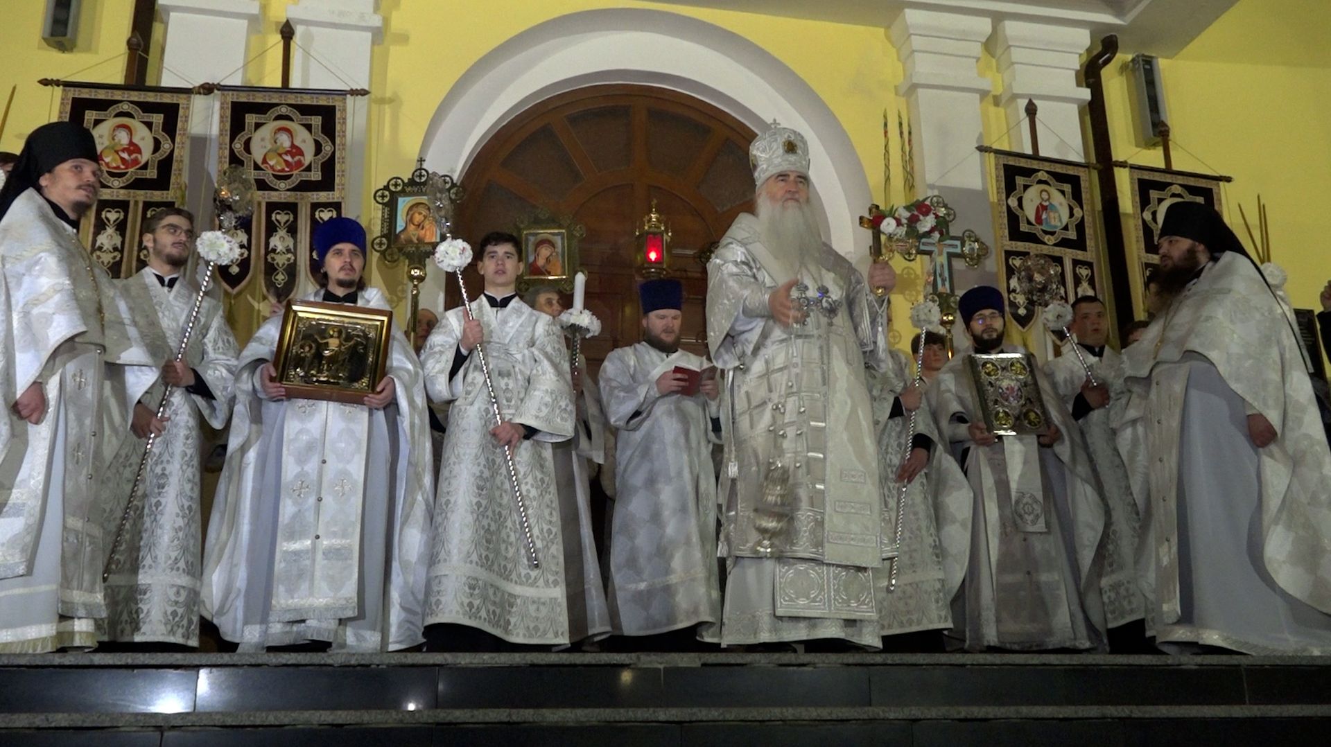 Окунуться в благодать и радость Воскресения Христова