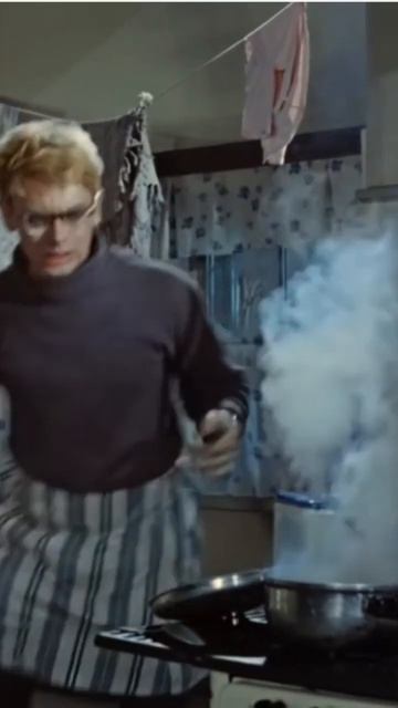 Посидеть с ребенком.