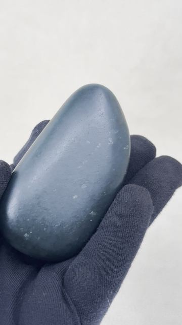 LS-22. Окатыш речного нефрита МО БИ ЮЙ 墨碧玉