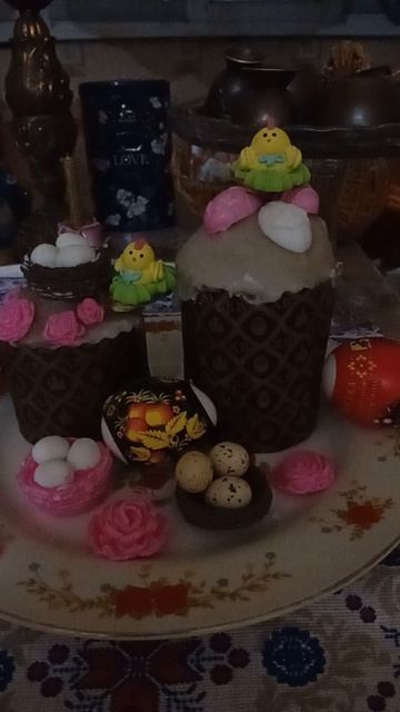 Мои быстрые куличи и украшения шоколадные, делаю сама.