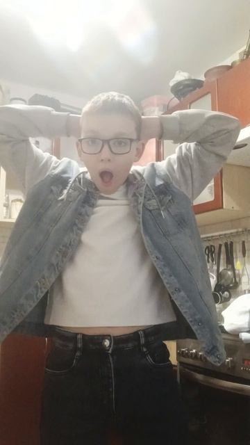 рома помогает своей маме:)