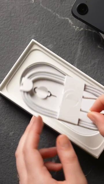 Распаковка бюджетного IPhone 16e!