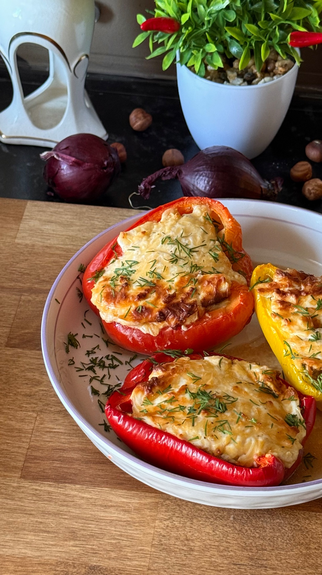 Фаршированные перцы под сырной шапочкой 🌶️ 🧀