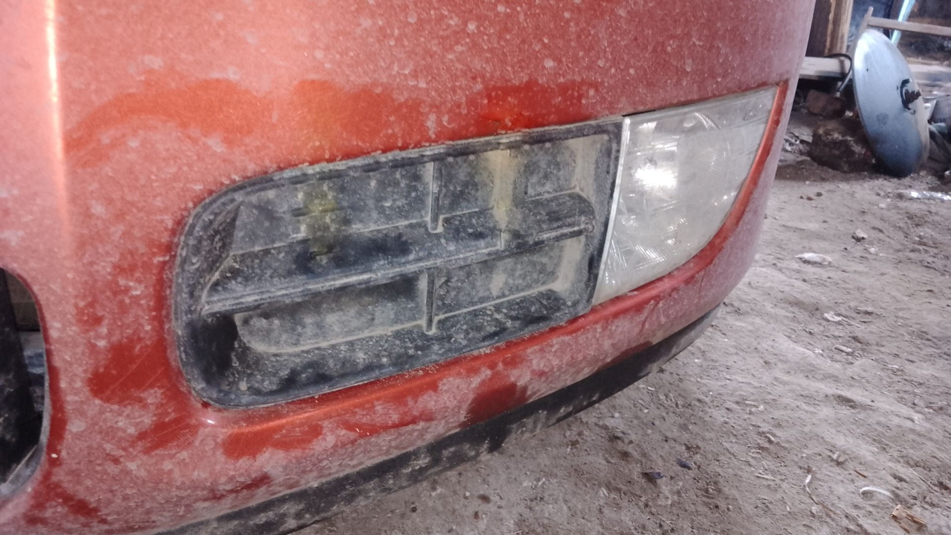 Замена лампы противотуманной фары на Шкода Фабия 2, 2007 года