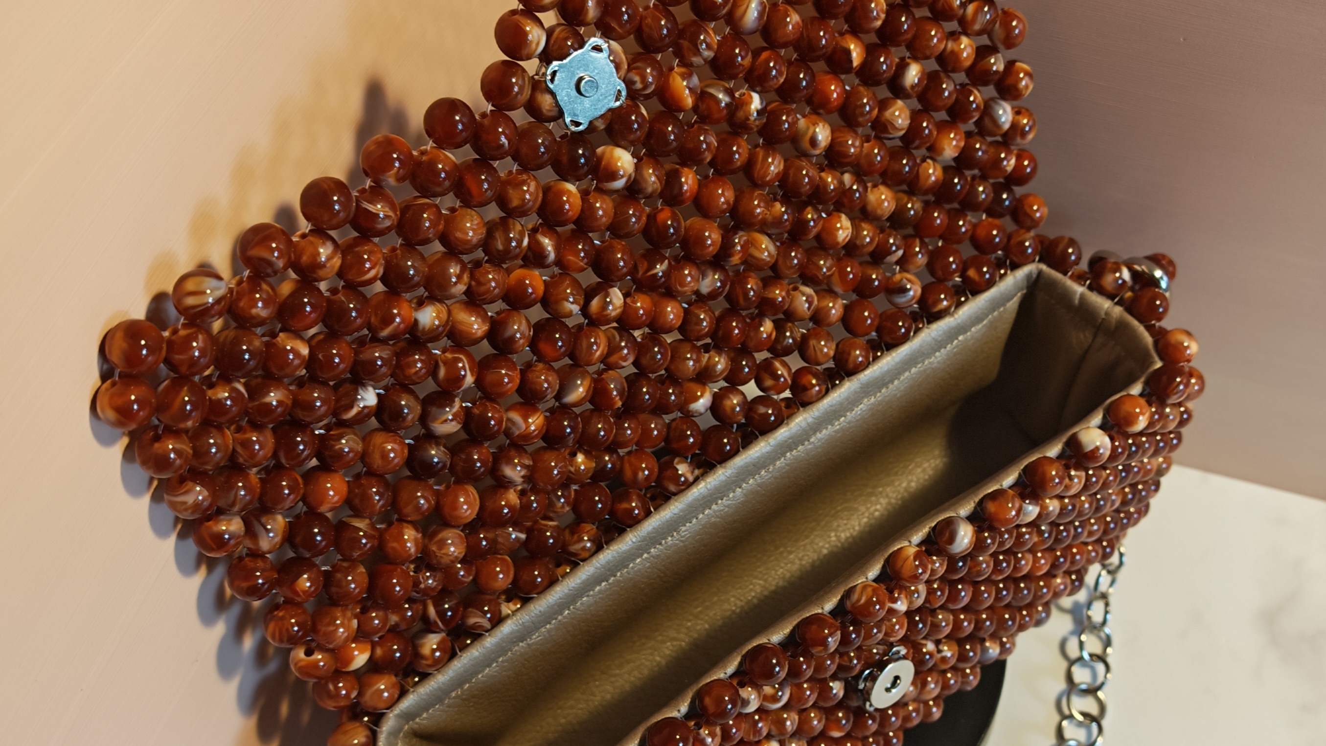 Сумка клатч из бусин янтарного цвета👜