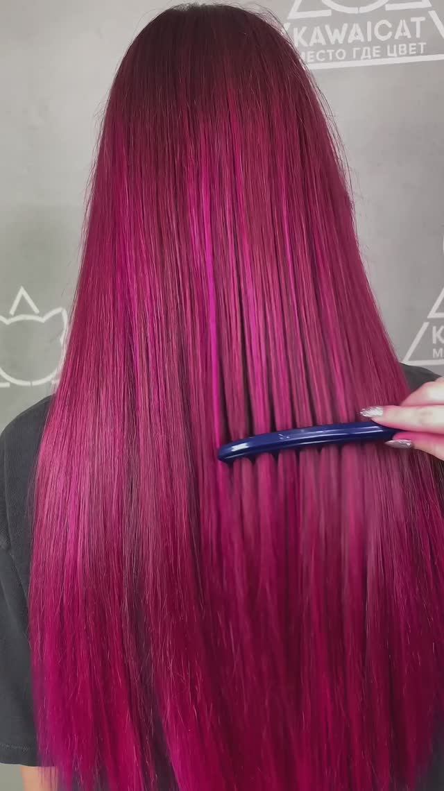 Длинные волосы-это то на что люди обращают внимание,а на цветные длинные волосы обращают еще больше!