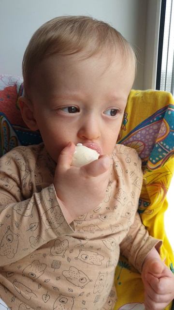 Рома впервые сам кушает яйцо целиком, 13:35, 14.04.2026