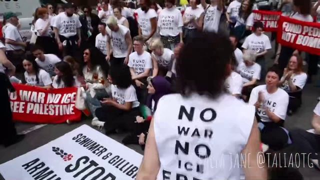 Detencion En El Pais De La Llamada Libertad Y Democracia.