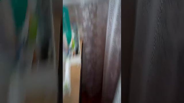 убираем на столе и на полу