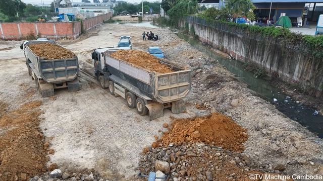 Full First Step Techniques Of Landfilling Flooded & Cleaning Use DOZER&TRUCK Team Spreading Stone