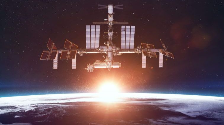 Космические станции будущего и ударный разведчик.