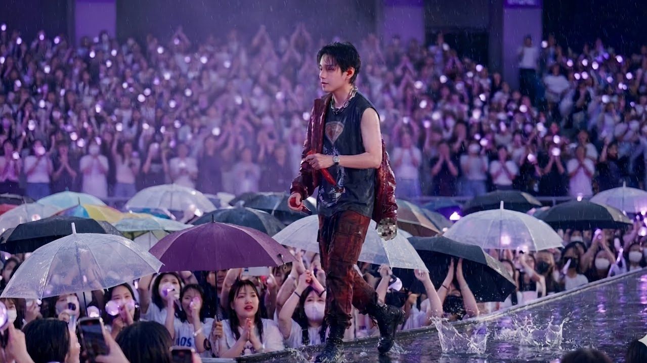 Безумное выступление Тэхёна под дождём во время мирового тура «Arirang»!