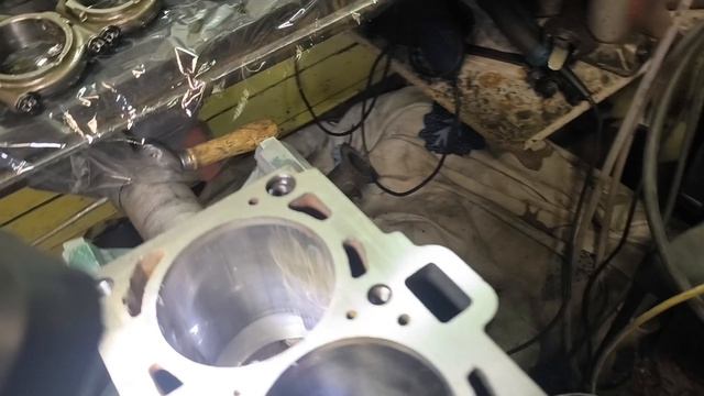 Мотор ваз на 85 поршнях разобран.