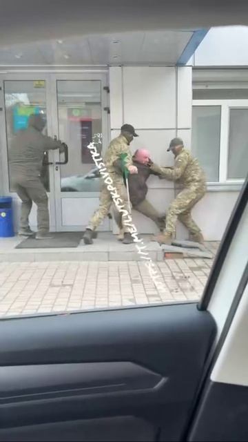 На Волыни людоловы набросились на отца-ветерана за то, что он защищал своего сына от бусификации.