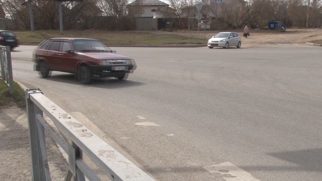 Городские дворы и улицы приводят в порядок после зимы. Панорама 14.04.26