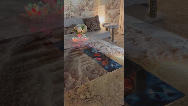 Одержимая женщина, готовит магическую атаку