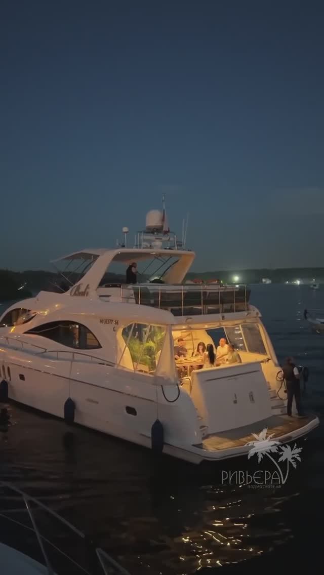 Вечернее возвращение яхты Majesty 66