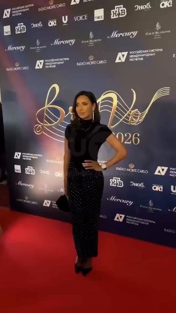 Сегодня Алсу блистает на красной дорожке VIII Премии BRAVO 😍