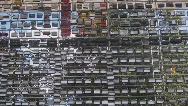 Мировой рекорд вандализма. Стена 19 на 16 метров из 2145 радиоприемников