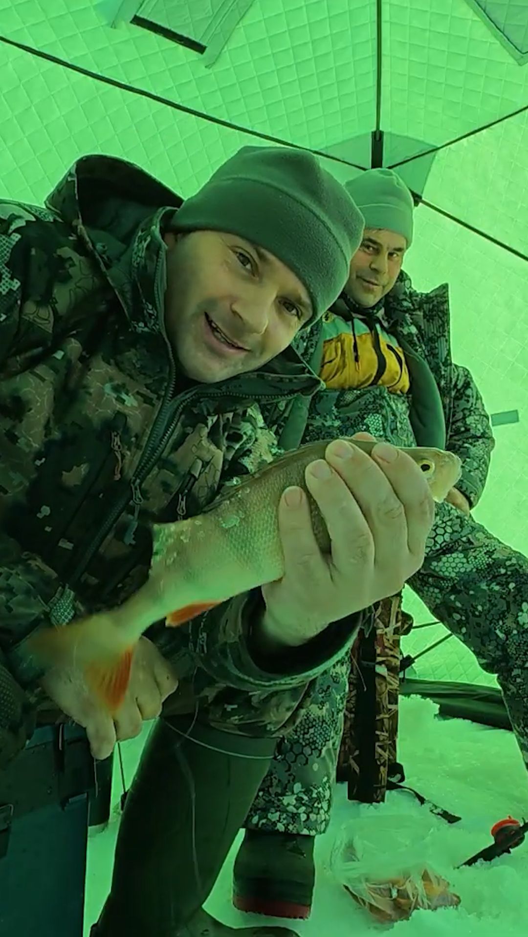 Рыбалка на льду с палаткой