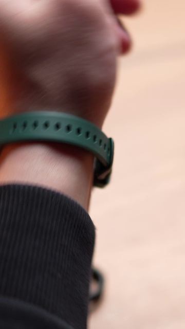 Unboxing Garmin Lily 2