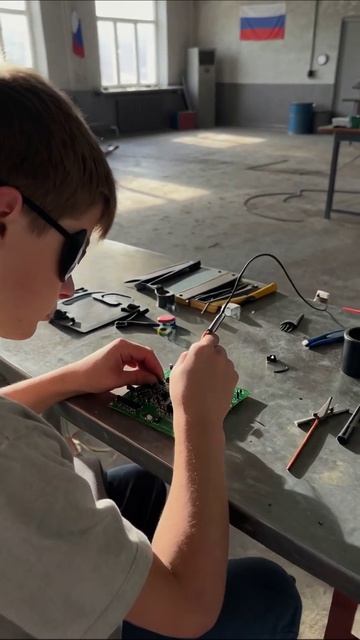 Одиночество в тени: Мечты о лучшем мире #разочарование #будущее #изоляция