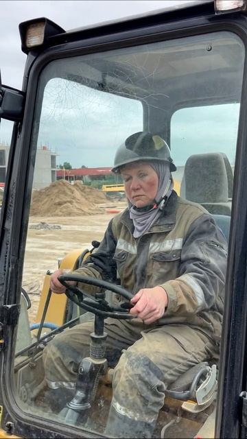 Тяжёлая жизнь между пылью и бетоном #страдания #работа #жизнь