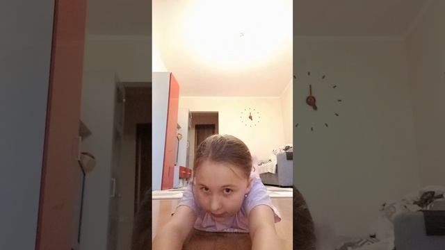 Учимся  делать мостик колечко и стойку