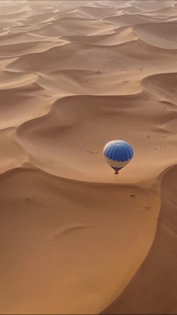Незабываемый полет над песчаными дюнами #воздушныйшар #природа #приключения