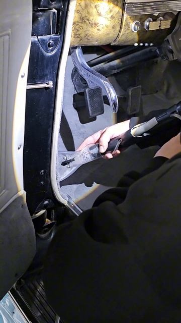 Не важно какая у вас машина. Рекомендуем делать химчистку авто 1 раз в год.