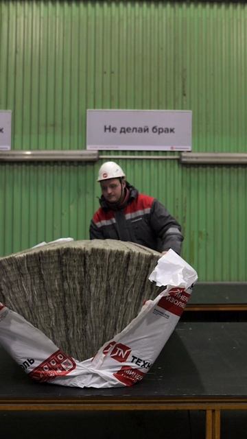 Красивая распаковка красивых плит минеральной изоляции на основе стекловолокна ТЕХНОНИКОЛЬ