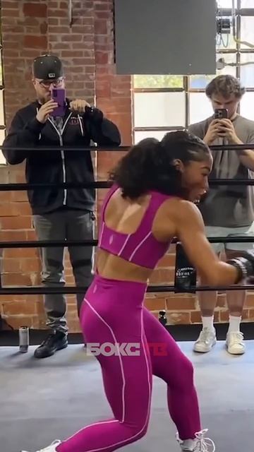 Алиша Баумгарднер против Бо Ми Ре Шин - 17 апреля