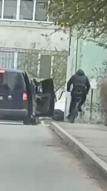 Иллюстрация того, как людоловы Зеленского крадут людей безо всякого 