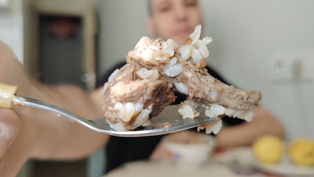 Мукбанг / Мясо, гречка на молоке, картофель варёный, ирбитский сладкий малиновый сырок.