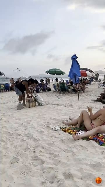 #Shorts Летний отдых на пляже в Испании. Барселона.