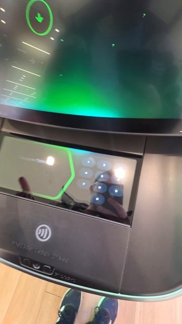 Я решил снять денег в банкомате будущего, вот что из этого вышло.