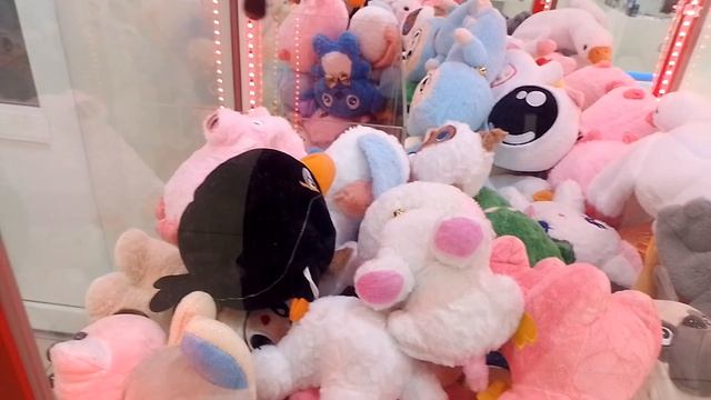 Играю в автомате в ТЦ и выигрываю кучу новинок 😱самое свежее видео 14.04.