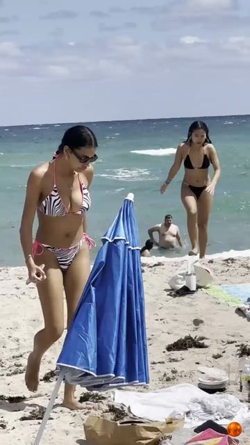 #Shorts Летний отдых на пляже в Испании. Барселона.