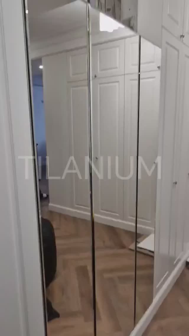 Зеркальное панно из осветленного зеркала с фацетом