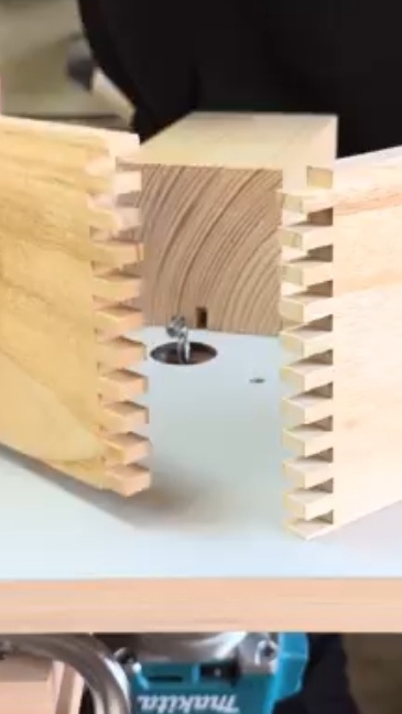 Шип-Паз самый простой вариант.