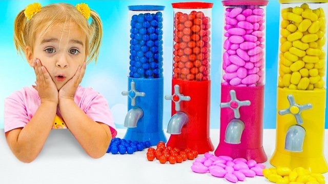 Алиса и новая забавная история про игрушки и конфеты. Видео для детей