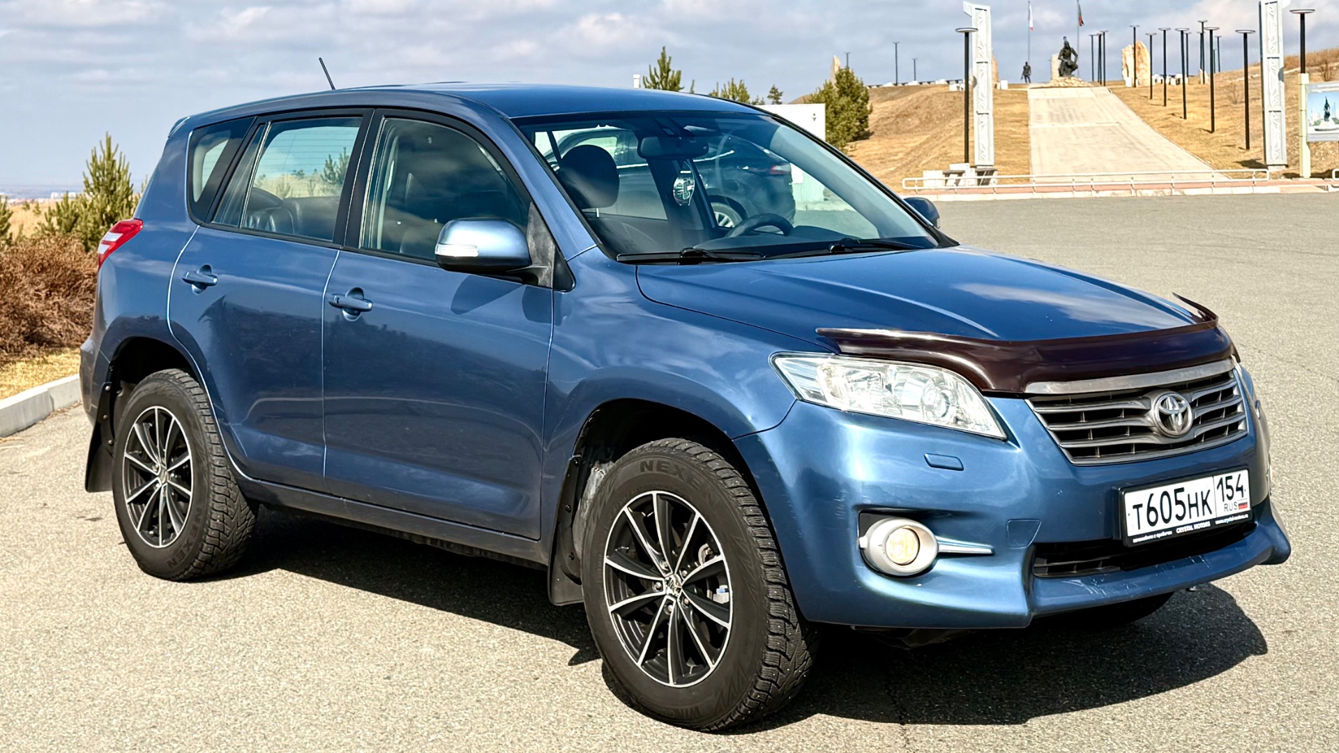 Рав 4 рестайлинг Абакан легендарный полноприводный кросовер. Лидер по сохранению цены